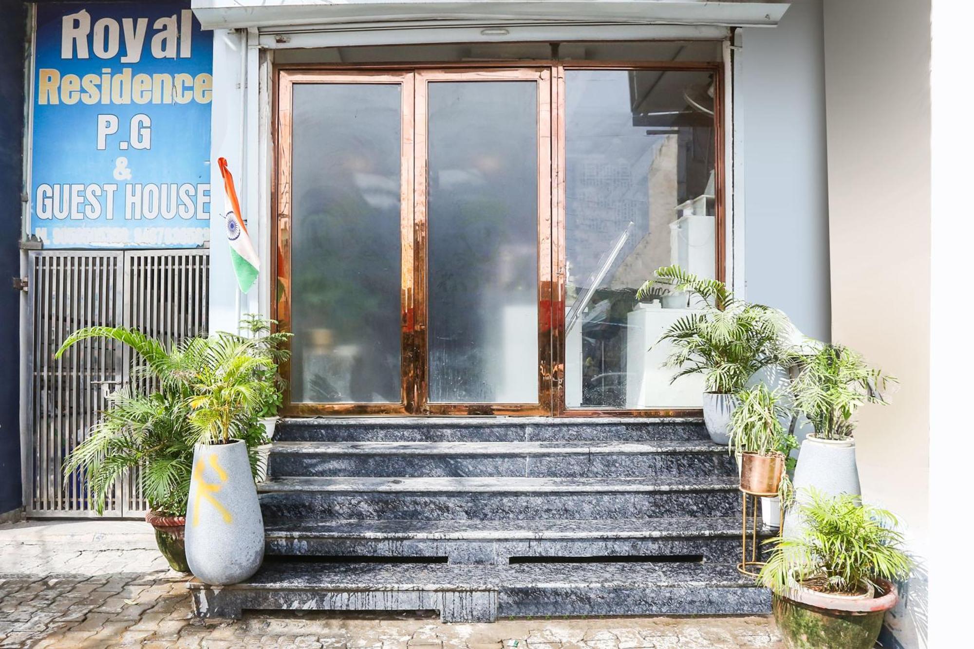 Hotel O Royal Guest House Garhi Harsaru 外观 照片